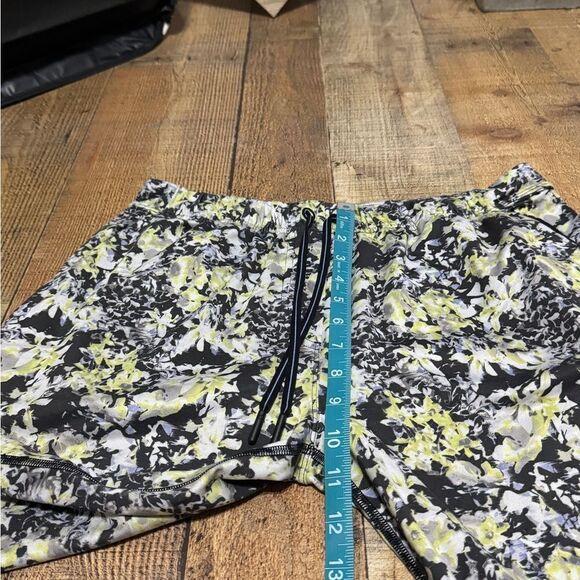 LULULEMON Jet Crop *Luxtreme (Slim) in Crosscourt Petal Black Clarity Yellow, 8 - Picture 11 of 16
